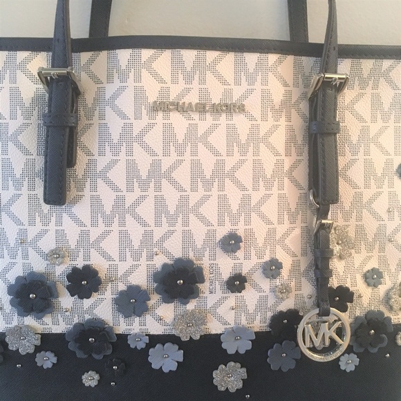 Michael Kors Carryall Tote - Navy Floral Bag - Picture 3 of 8
